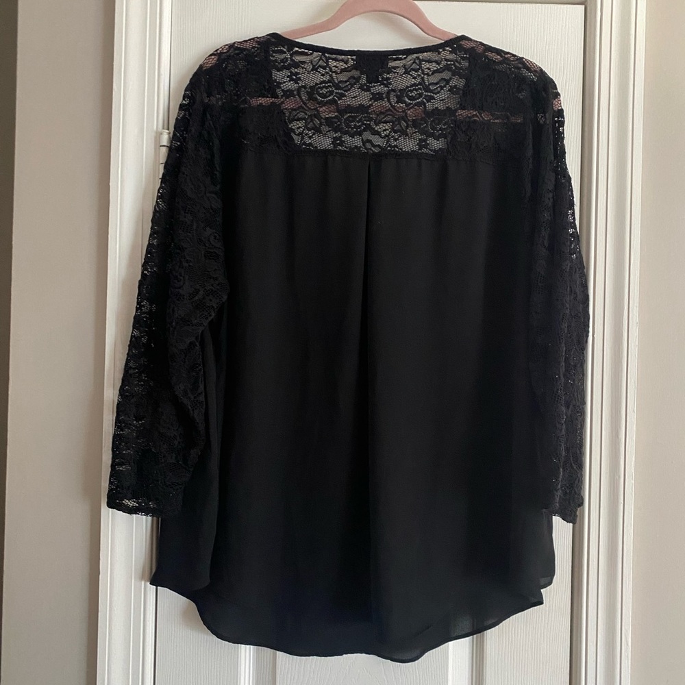 Torrid lacy top EUC - Picture 4 of 4